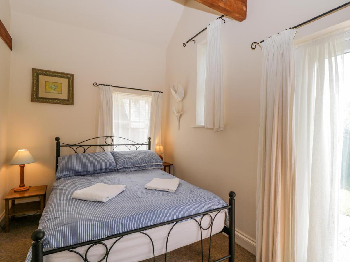 Parkfield Cottage Sturminster Marshall Extérieur photo